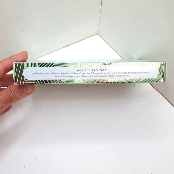 REVIVE 4-IN-1 SKIN PERFECTING TOOL - Picture 3 of 4